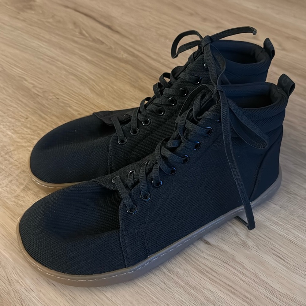 NWOT Feelgrounds highrise knit barefoot sneakers